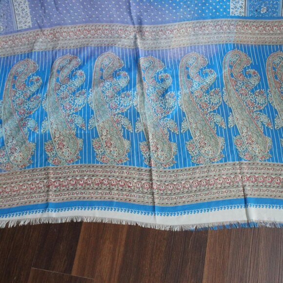Vintage 1990s Indian Sari, Authentic Sky Blue Chiffon with a Floral Print Saree, - Picture 5 of 10
